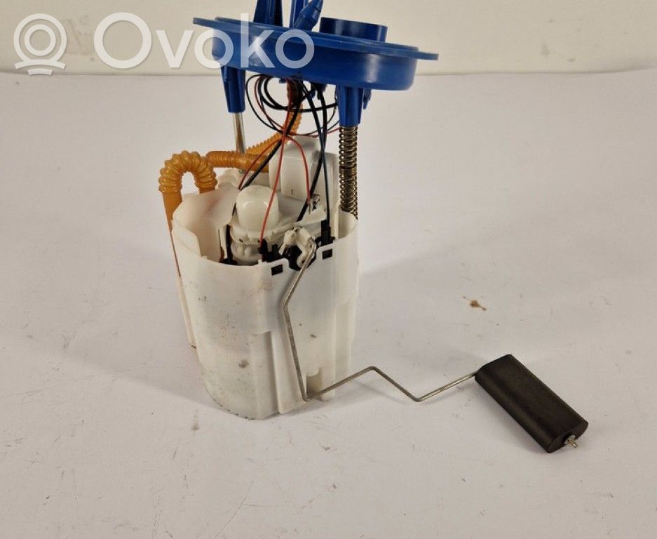 Volkswagen PASSAT B8 Bomba interna de combustible 