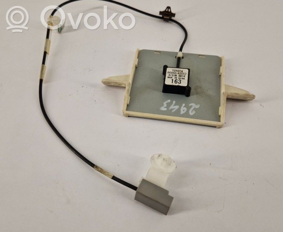Toyota RAV 4 (XA40) GPS-pystyantenni 