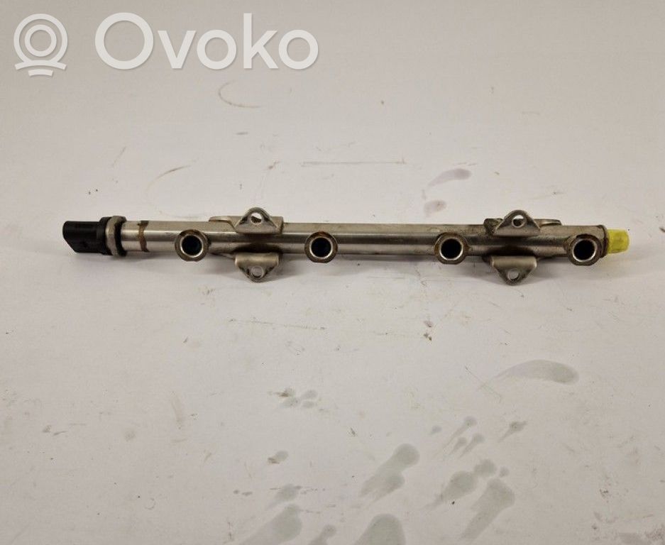 Volkswagen PASSAT B8 Listwa wtryskowa