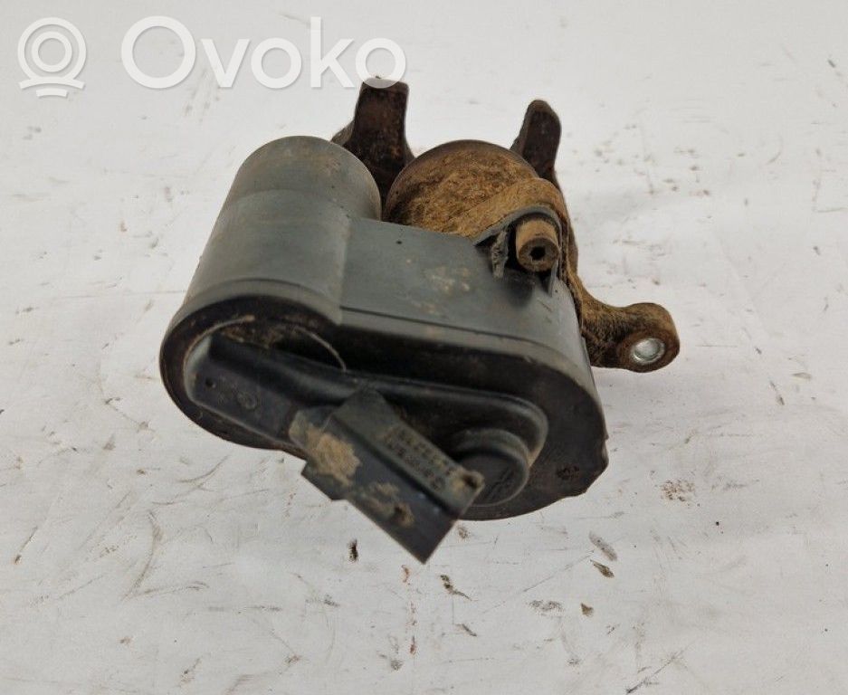 Audi Q3 8U Tylny zacisk hamulcowy 