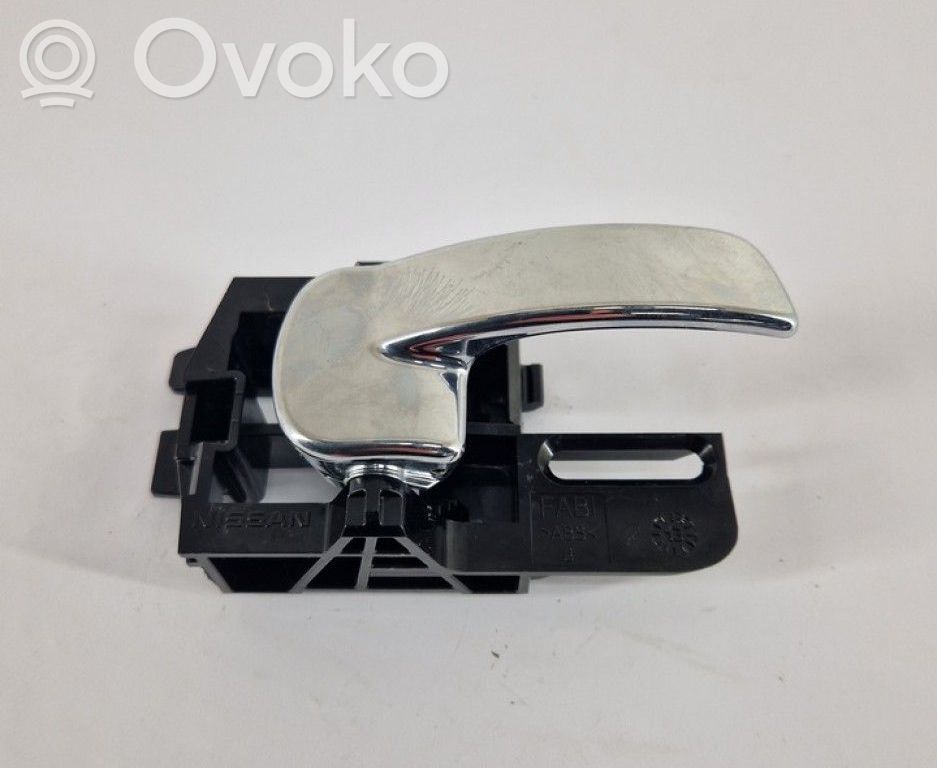 Nissan Qashqai Klamka wewnętrzna drzwi przednich 