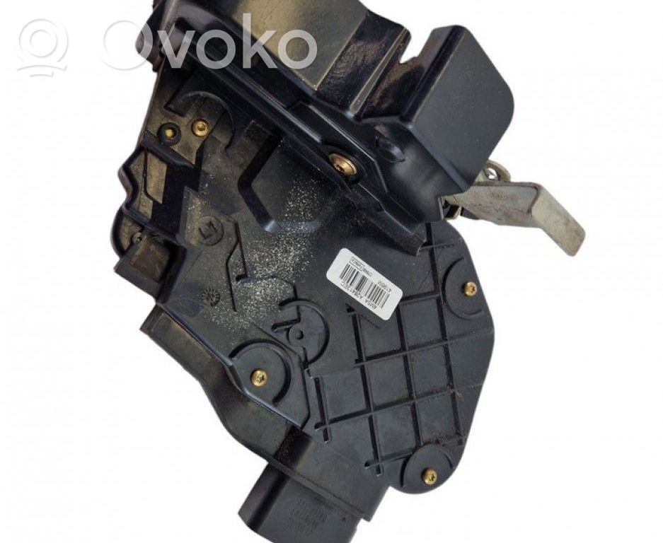 Ford Focus Takaoven lukko 