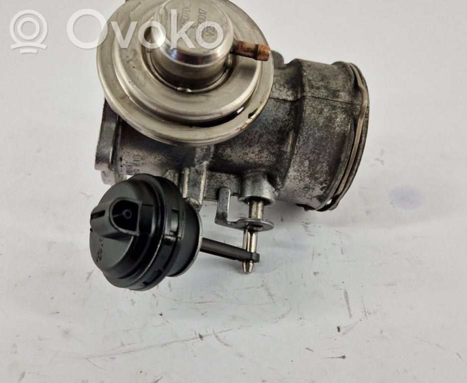 Volkswagen Touareg I Supapă EGR 