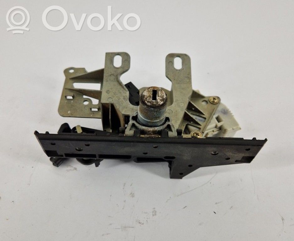 Volkswagen PASSAT B5 Zamek drzwi tylnych samochodów dostawczych 