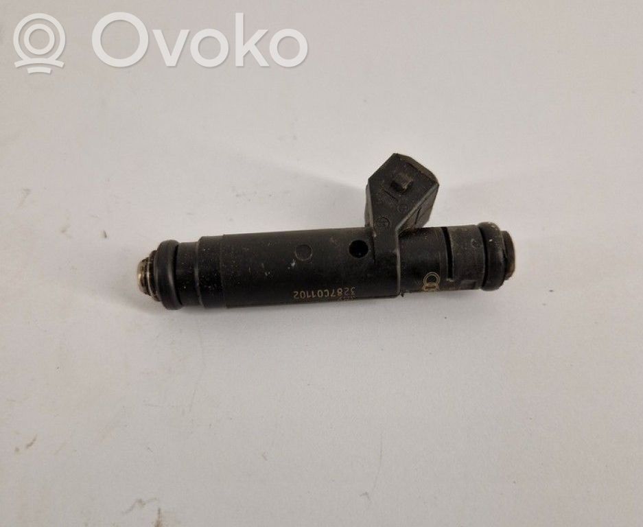 Volkswagen PASSAT B5.5 Wtryskiwacz paliwa 