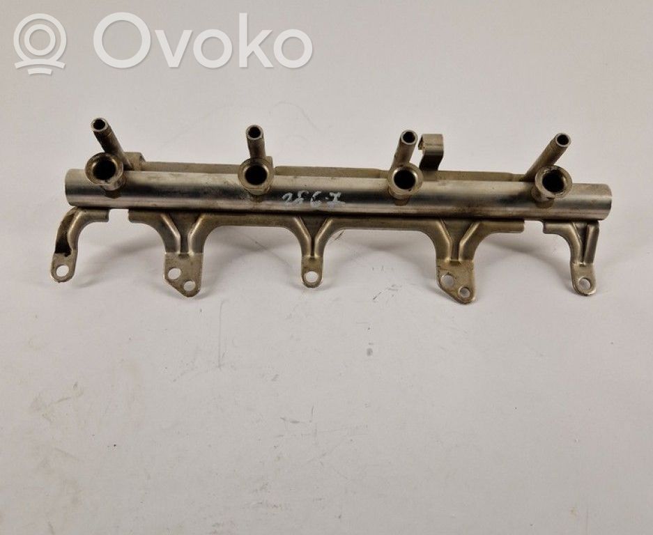 Audi A4 S4 B8 8K Linea principale tubo carburante 