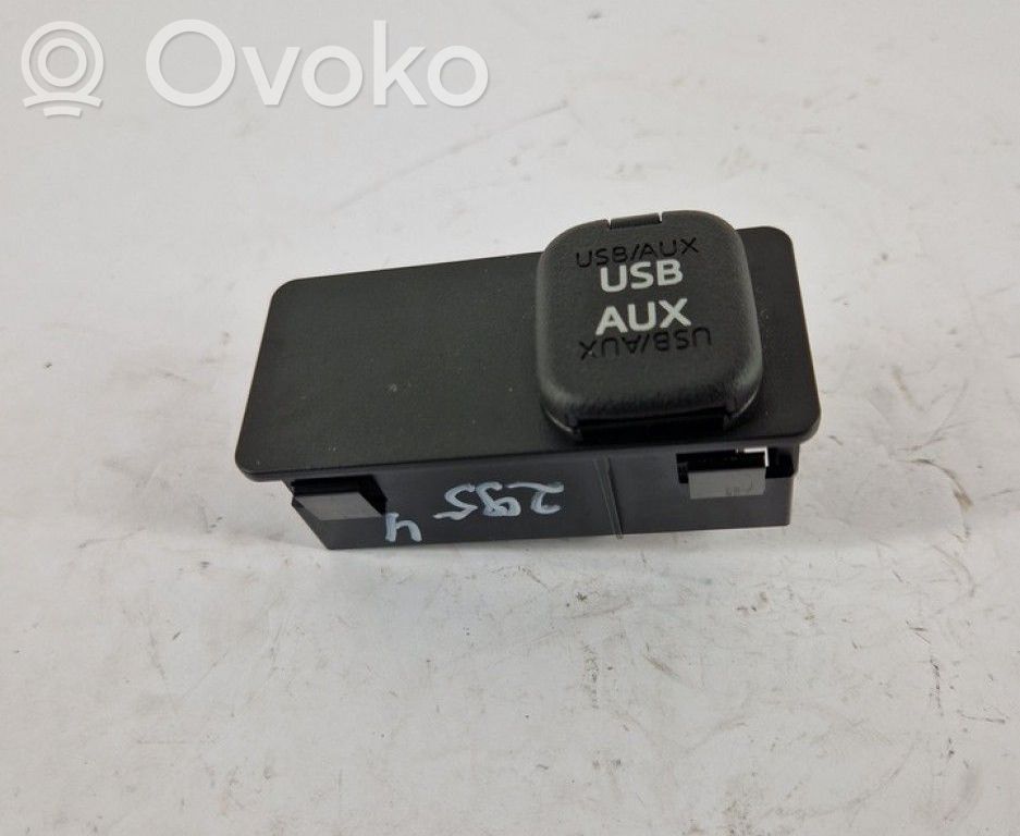 Câble adaptateur AUX   CA16700200,CA16700200,CA16700200