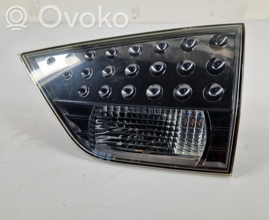 Mitsubishi Outlander Lampă spate în capacul portbagajului 