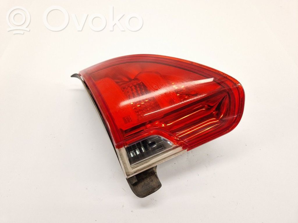 Peugeot 2008 I Lampy tylnej klapy bagażnika