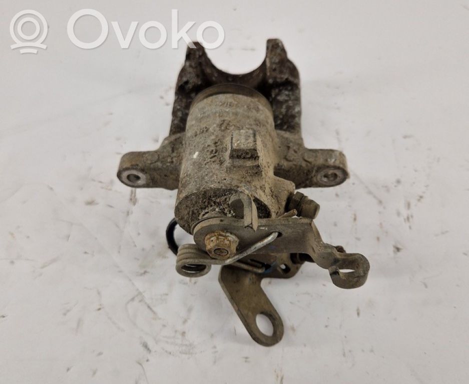 Volkswagen Jetta VI Tylny zacisk hamulcowy 