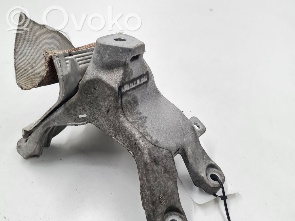 Audi A4 S4 B8 8K Engine mounting bracket 