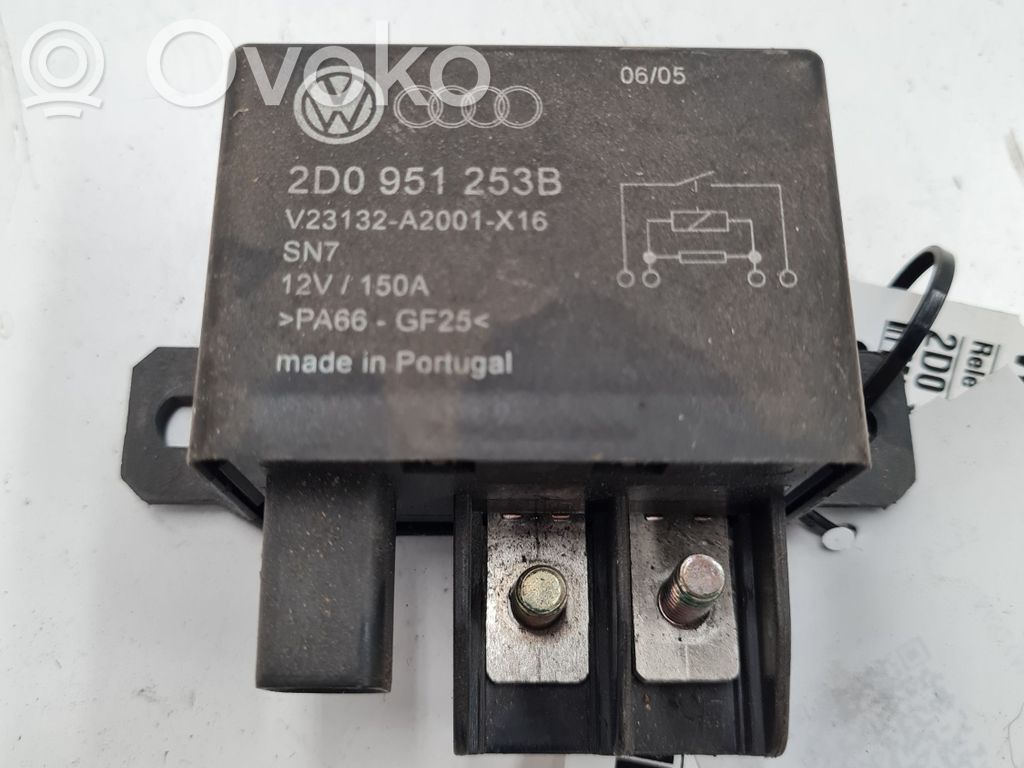 Volkswagen Touareg I Charging relay 
