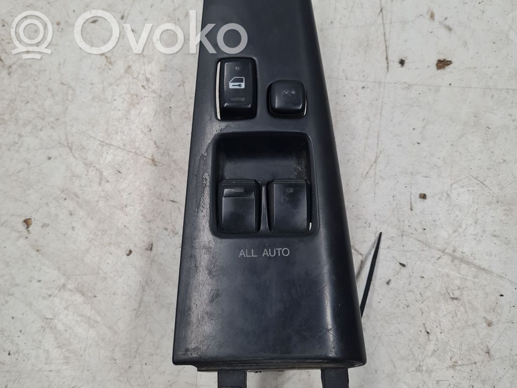 Toyota Corolla Verso AR10 Electric window control switch 