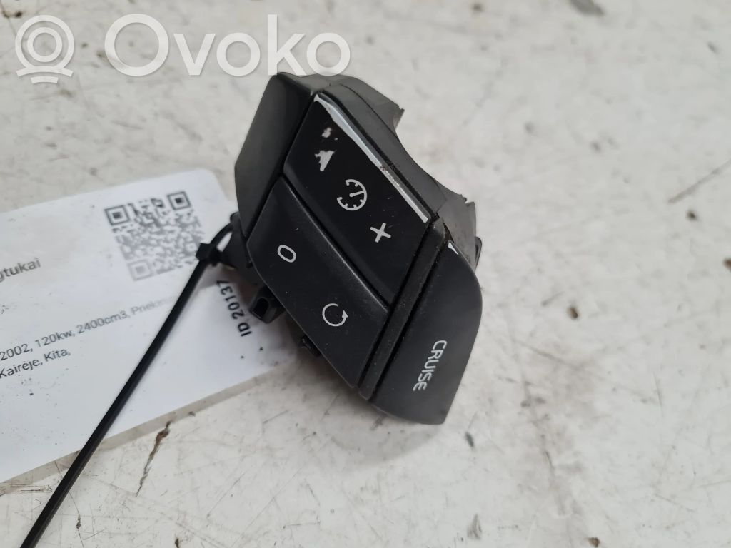 Volvo S60 Steering wheel buttons/switches 