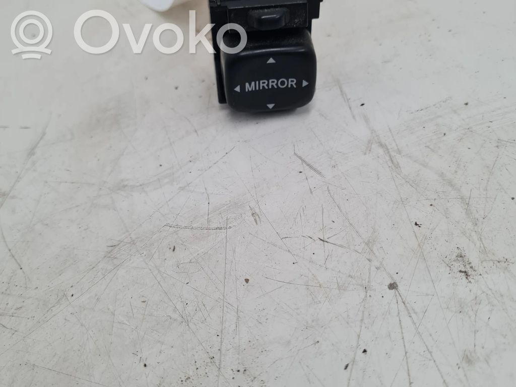 Toyota Yaris Wing mirror switch 