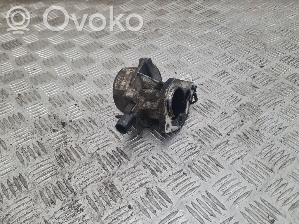 Renault Megane II Vacuum pump 