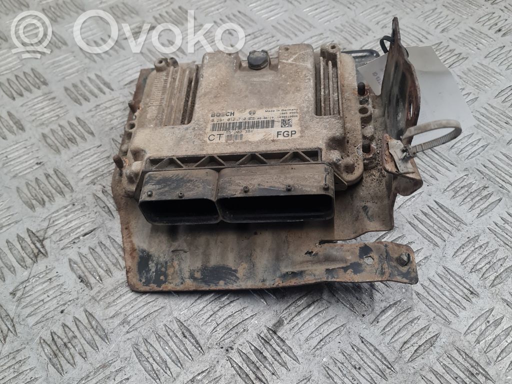 Opel Zafira B Engine control unit/module 