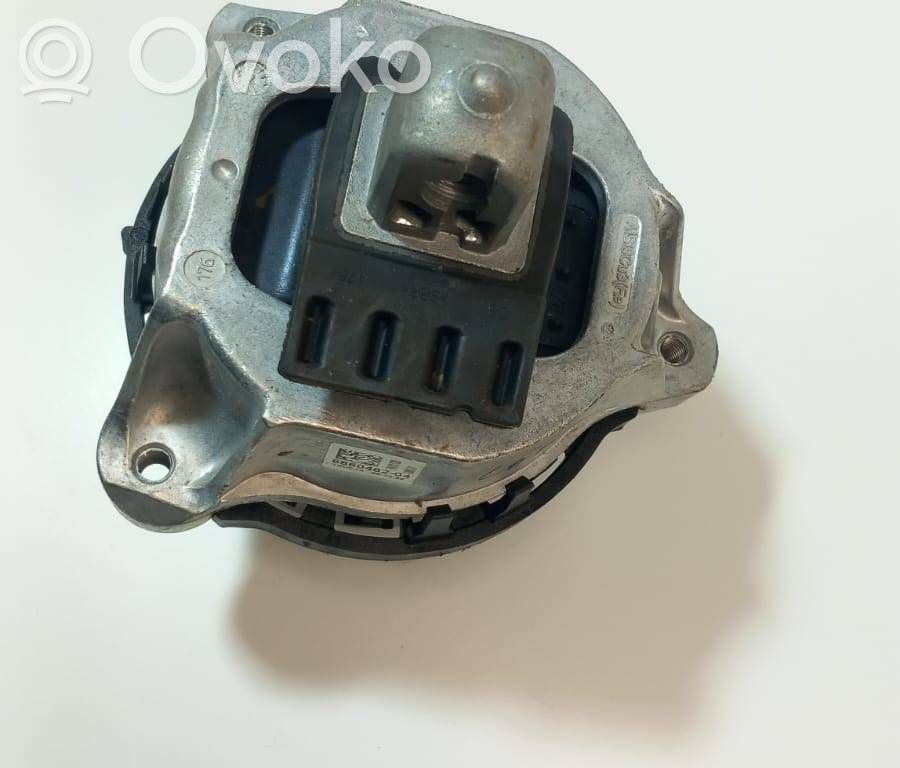 BMW 5 G30 G31 G38 Engine mount bracket 