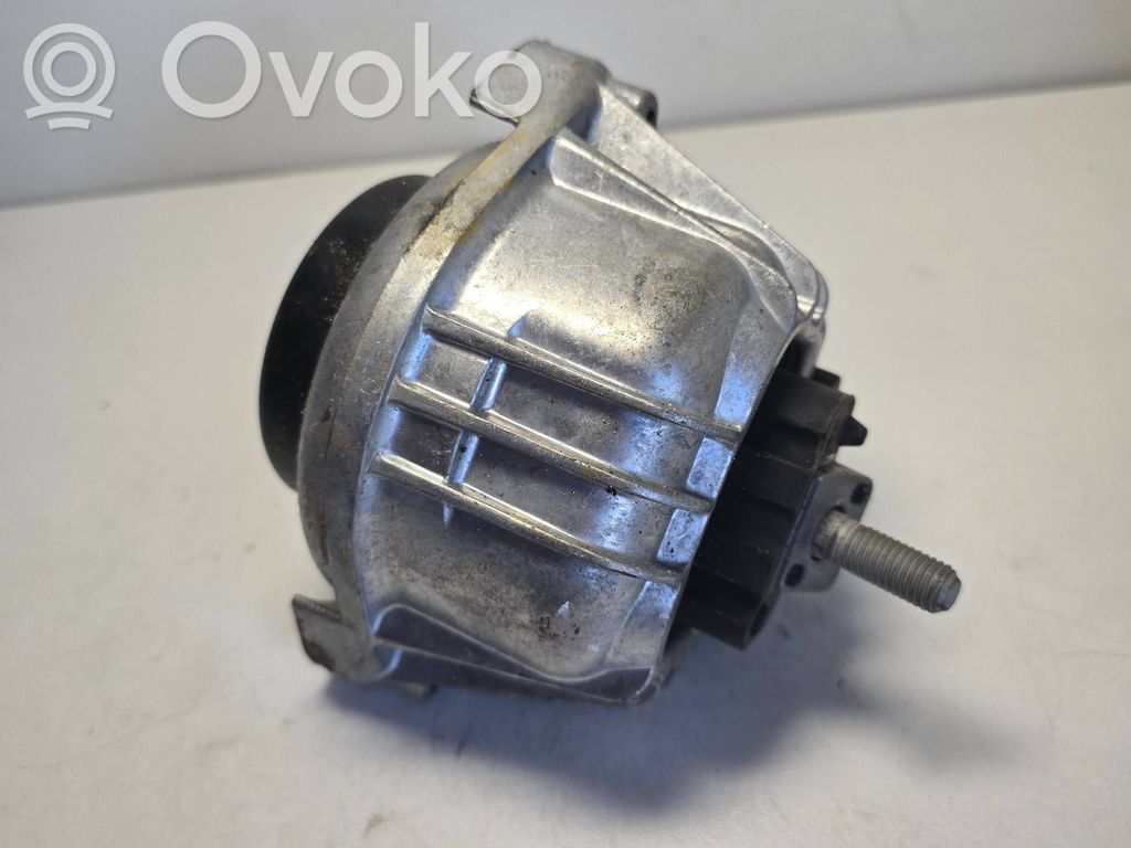 Engine mount bracket   6768800