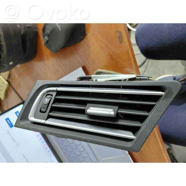BMW 7 F01 F02 F03 F04 Boczna kratka nawiewu deski rozdzielczej 