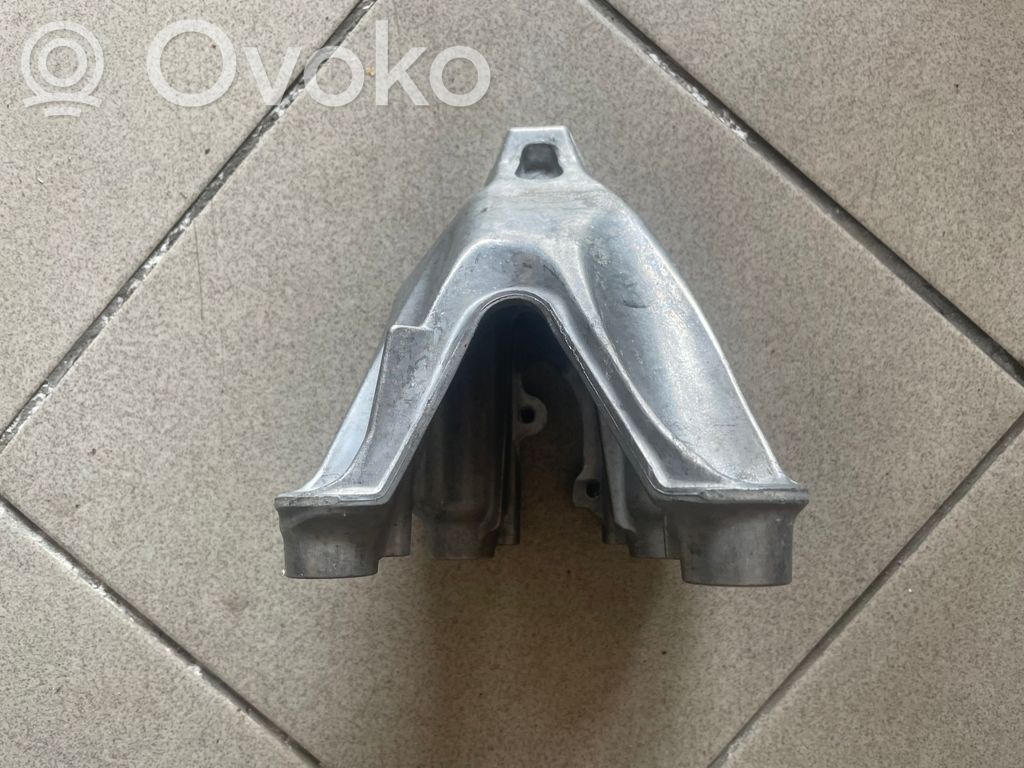 Audi Q7 4L Engine mounting bracket 
