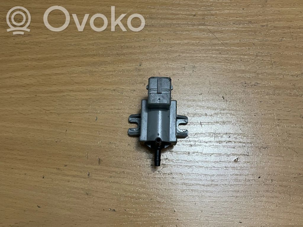 Opel Astra J Válvula de vacío 