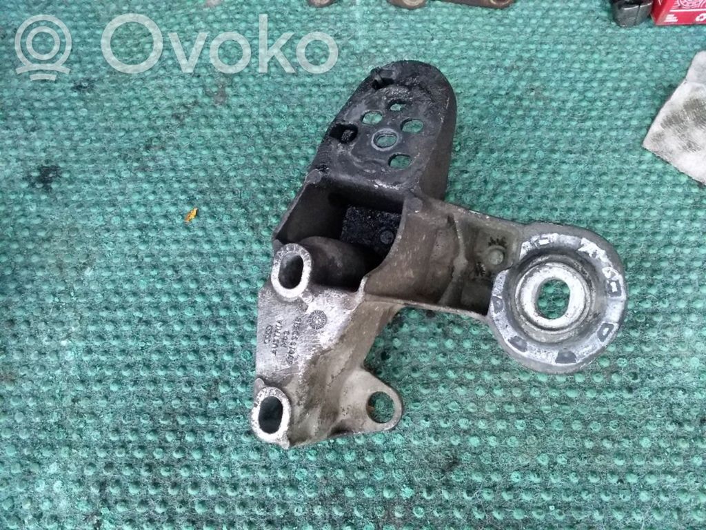 Engine mounting bracket   4B0199351B