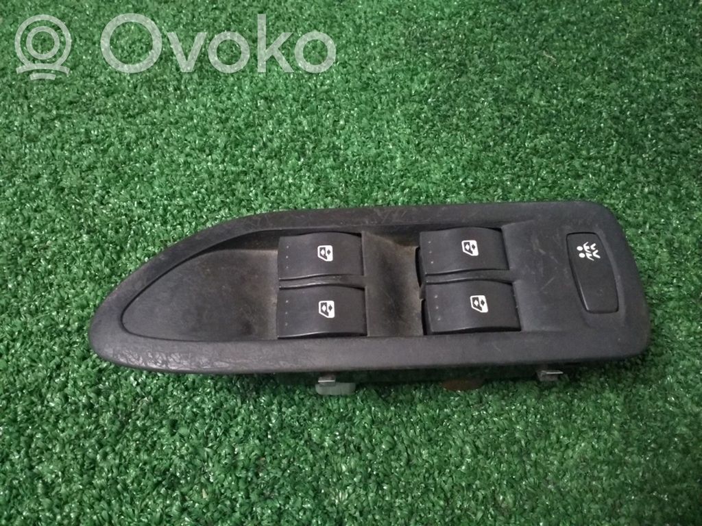 Renault Megane I Electric window control switch 