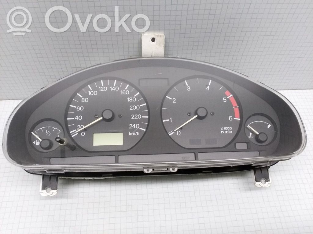 Mitsubishi Carisma Speedometer (instrument cluster) 