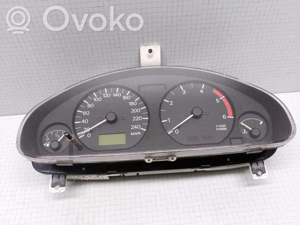 Mitsubishi Carisma Speedometer (instrument cluster) 