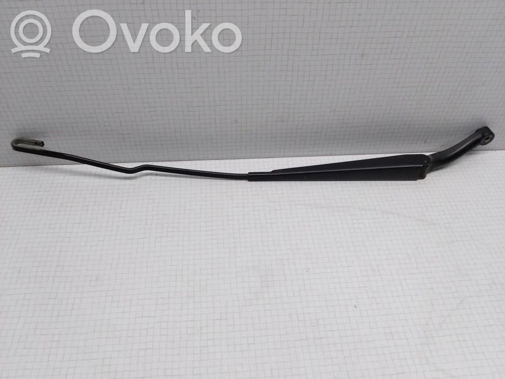 Volvo V70 Front wiper blade arm 