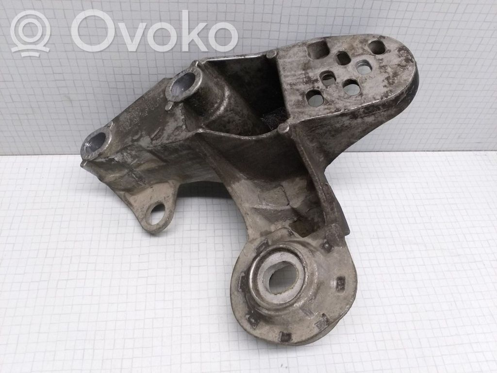 Volkswagen PASSAT B5.5 Engine mounting bracket 