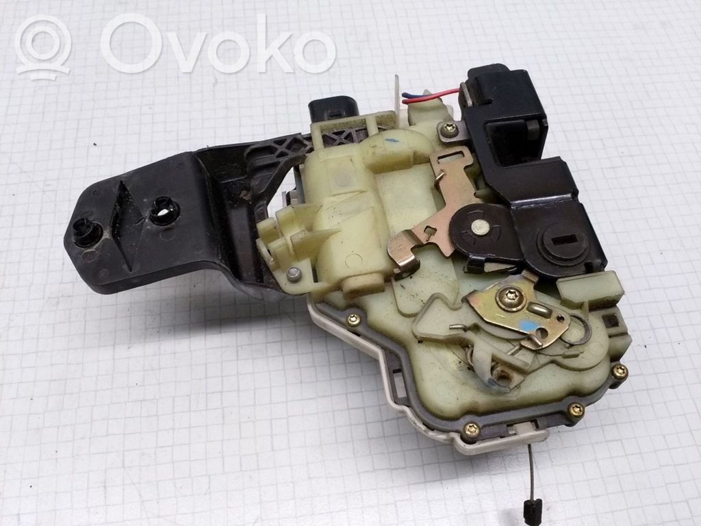 Volkswagen PASSAT B5 Takaoven lukko 