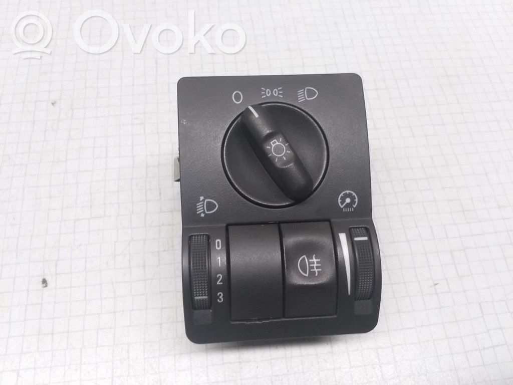 Light switch   9116612,0524119