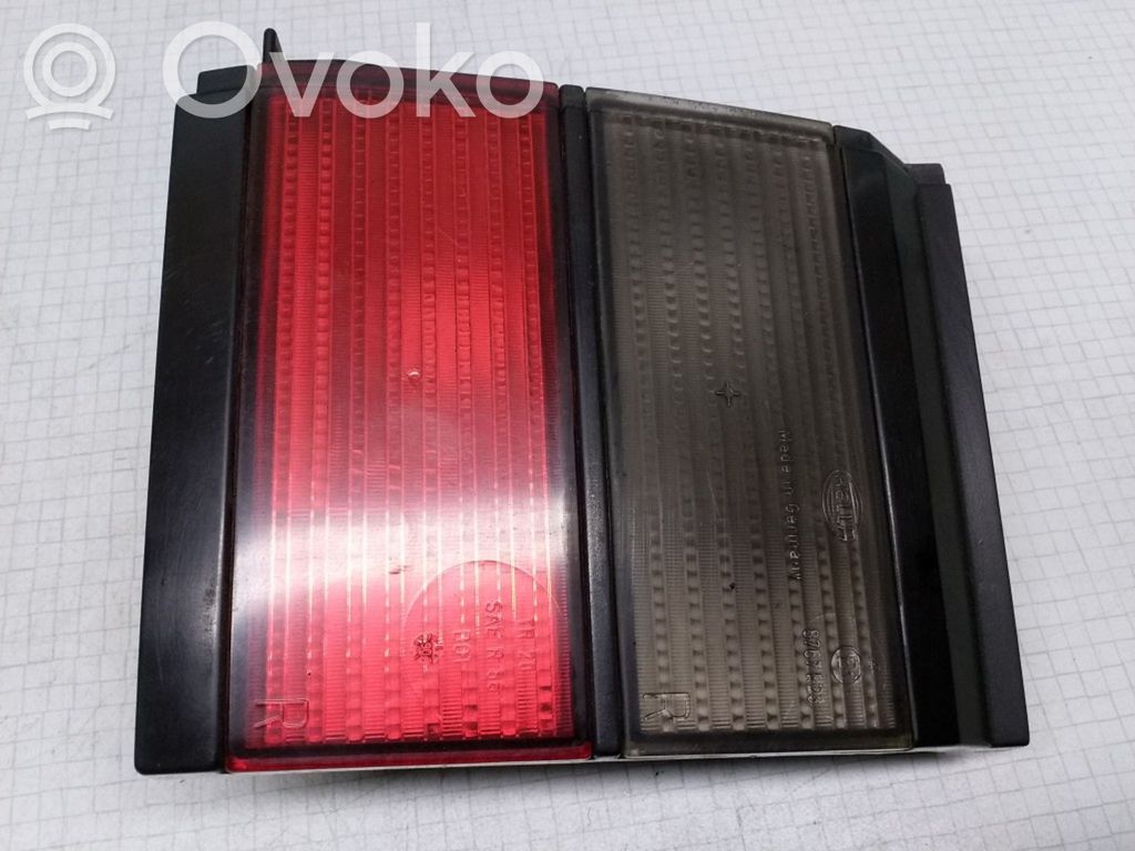 Volkswagen PASSAT B3 Aizmugurējais lukturis pārsegā 