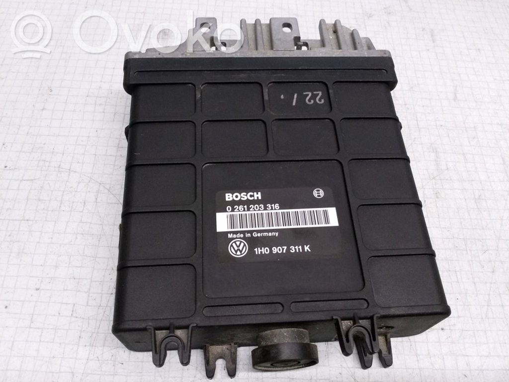 Volkswagen Golf III Engine control unit/module 