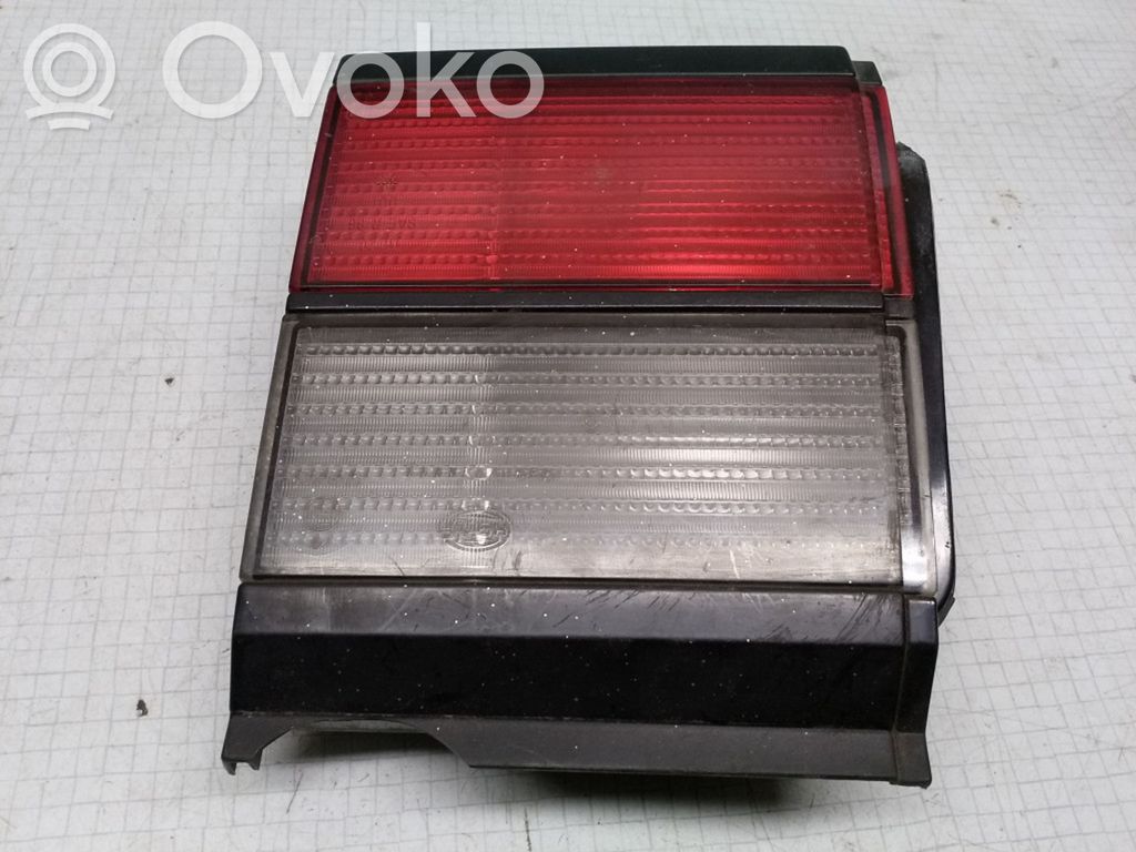 Volkswagen PASSAT B3 Lampy tylnej klapy bagażnika 