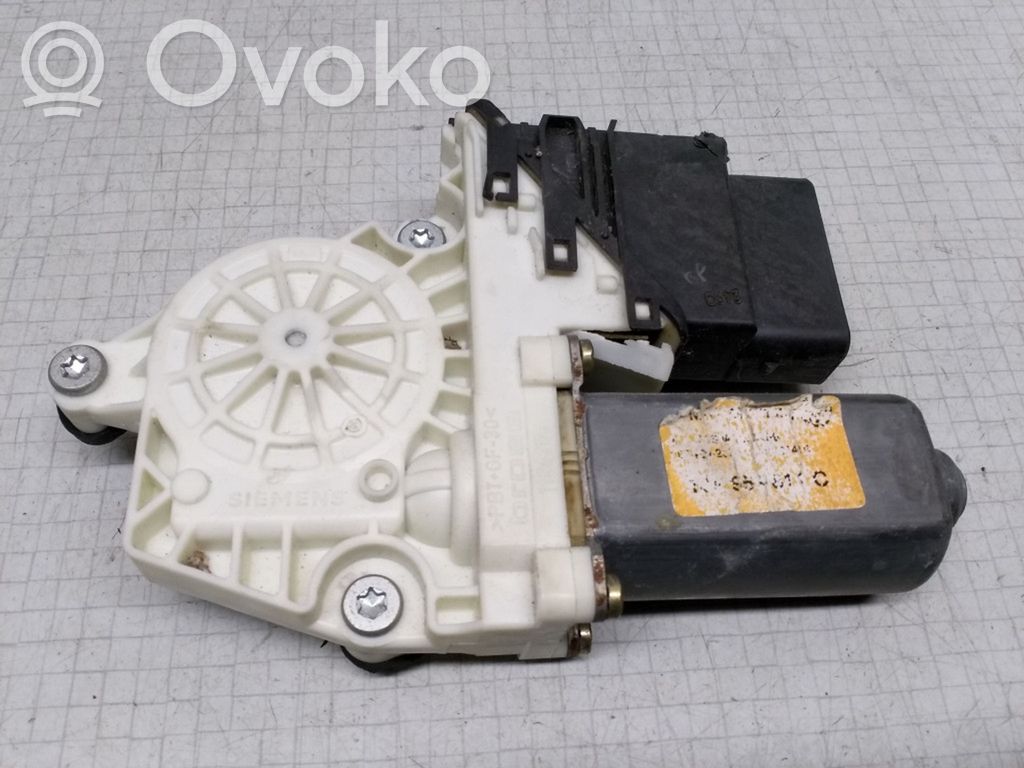 Volkswagen PASSAT B5 Rear door window regulator motor 