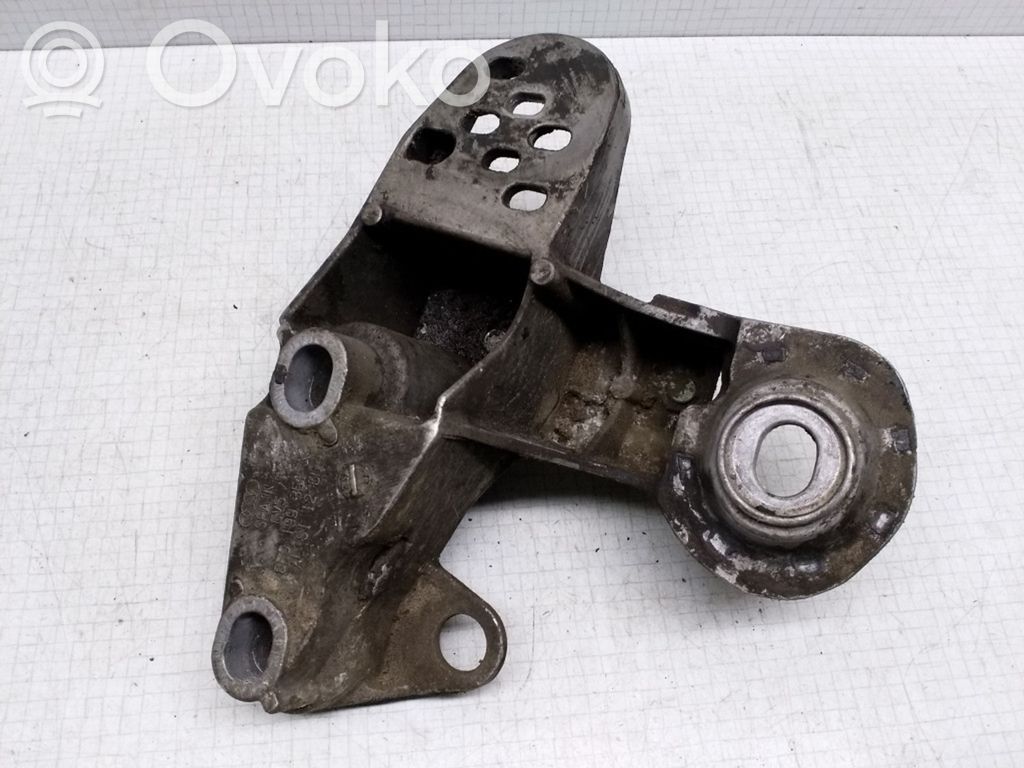 Volkswagen PASSAT B5.5 Engine mounting bracket 