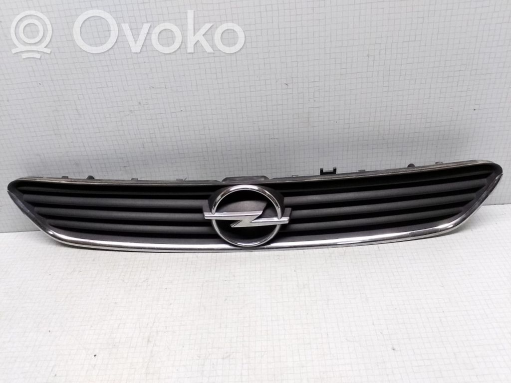 Opel Astra G Etupuskurin ylempi jäähdytinsäleikkö 
