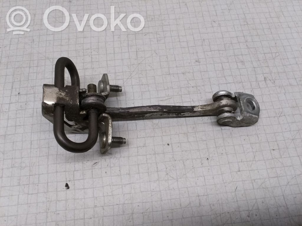 Opel Vectra C Takaoven pidätin 