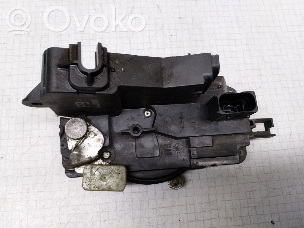 Opel Vectra C Priekšpusē slēdzene 