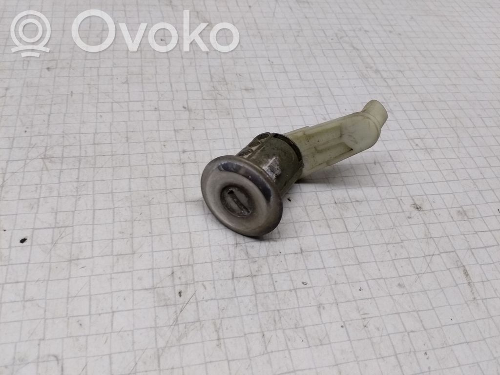Renault Megane I Užrakinimo spynelė (prie rankenos) 