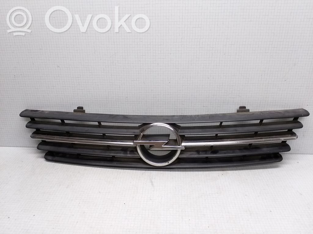 Opel Sintra Etupuskurin ylempi jäähdytinsäleikkö 