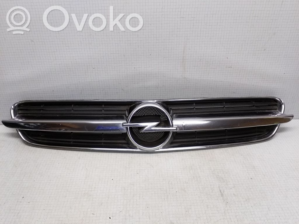 Opel Vectra C Etupuskurin ylempi jäähdytinsäleikkö 