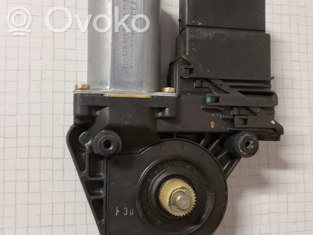 Volkswagen PASSAT B4 Takaoven ikkunan nostin moottorilla 