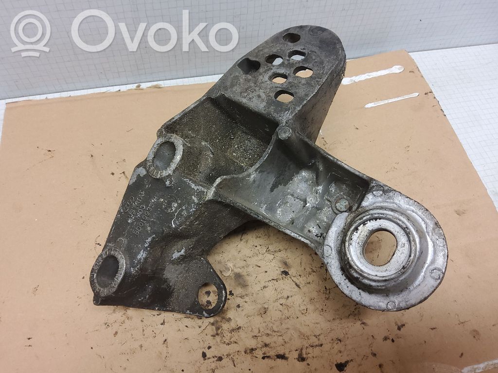 Audi A4 S4 B5 8D Engine mounting bracket 