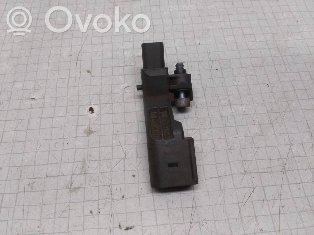 Czujnik położenia wału korbowego   045906433A,VWAGEL1,032103170,032103170A,032103170B,032121111BM,032906433B,036906433,036906433A,036906433D,038906433A,03L131512CB,03L131512DS,03L131512Q,045906433,171955651,1C0121096E,1K0501529F,1K0501530C,1K0501541C,2D0955651A,333955651,36906433E,38103171T,3L131512DK,3L131512DS,437955651,8L4839462,HB12623101