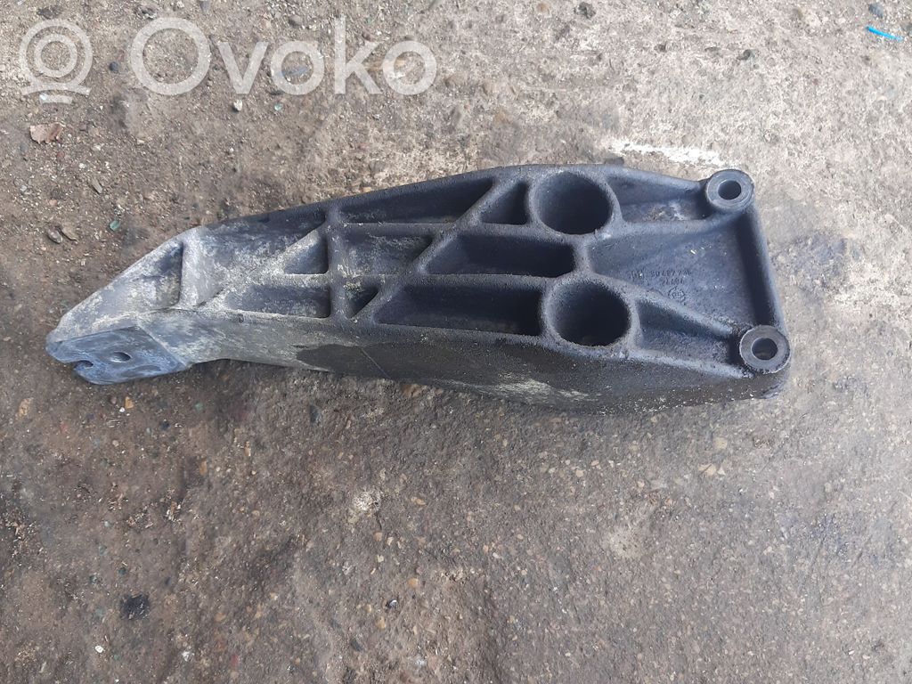 Opel Vectra B Engine mounting bracket 