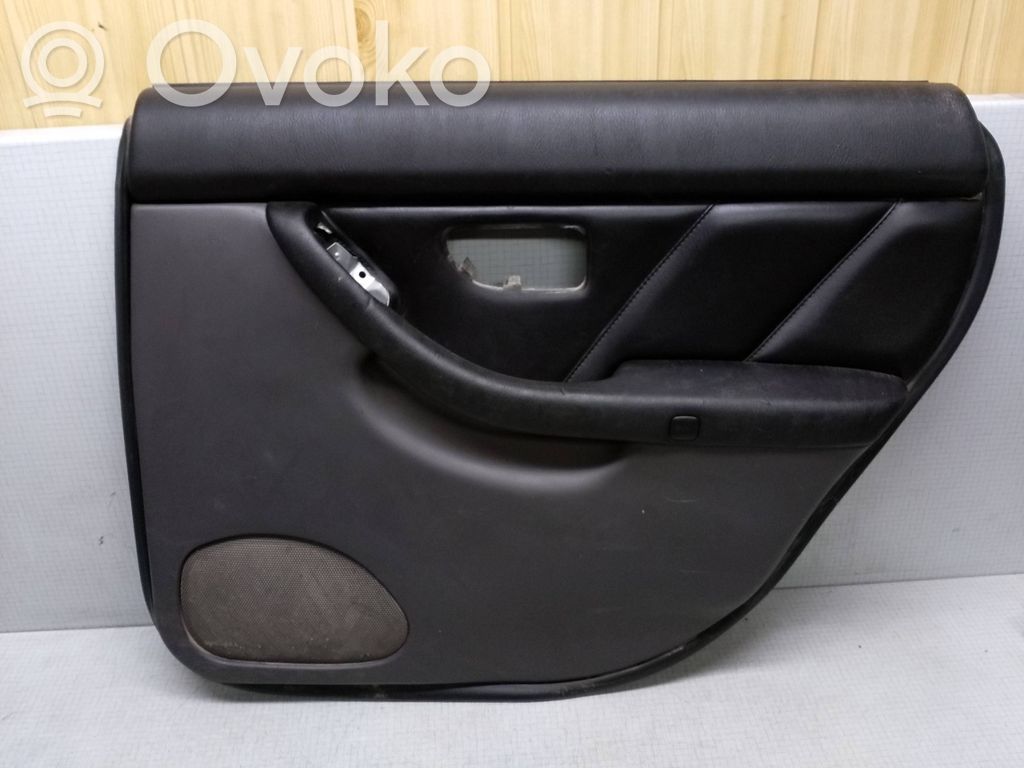 Subaru Legacy Moldura del tarjetero de la puerta trasera 